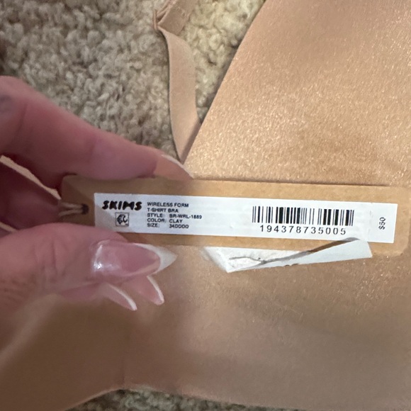 SKIMS 34DDDD NEW BRA - Picture 2 of 3